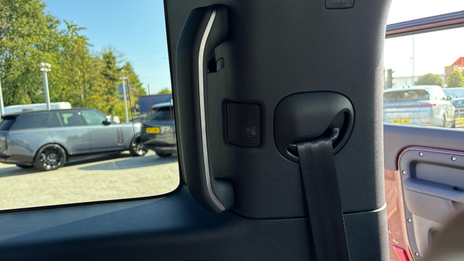 Land Rover Defender 5.0 P525 V8 90 Edition 3dr Auto Petrol Estate - Image 37